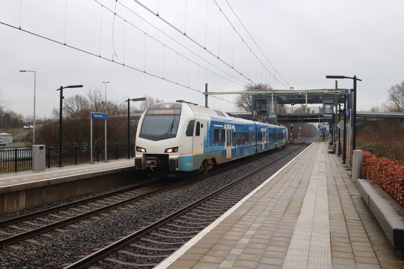 Blauwnet Flirt 7303 op de Valleilijn.